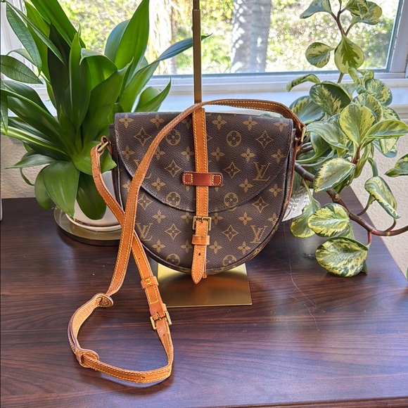 Louis Vuitton Handbags - Louis Vuitton Chantilly MM Crossbody Bag